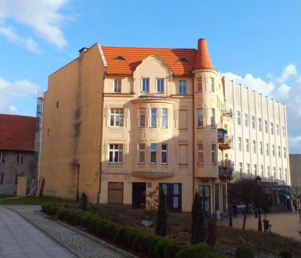 Kamienica mieszkalna ul. Kościuszki 21: Budynek został zbudowany w II poł. XIX w. przez kupca Jana Jączyńskiego. W przyziemiu budynku mieściła się firma modniarska.