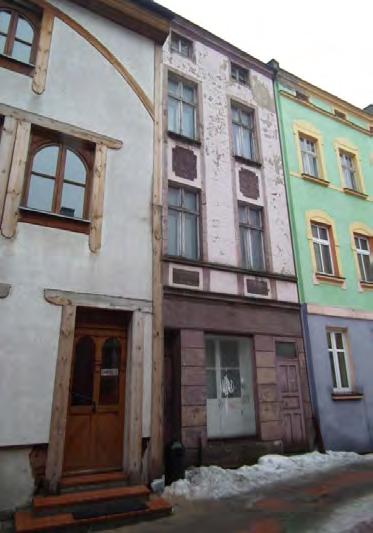 kamienia, wymiana okna zgodnie z oryginalnym podziałem, zdjęcie z elewacji frontowej klimatyzacji ul. Szewska 8 budynek mieszkalno-usługowy 1903-1907 r.