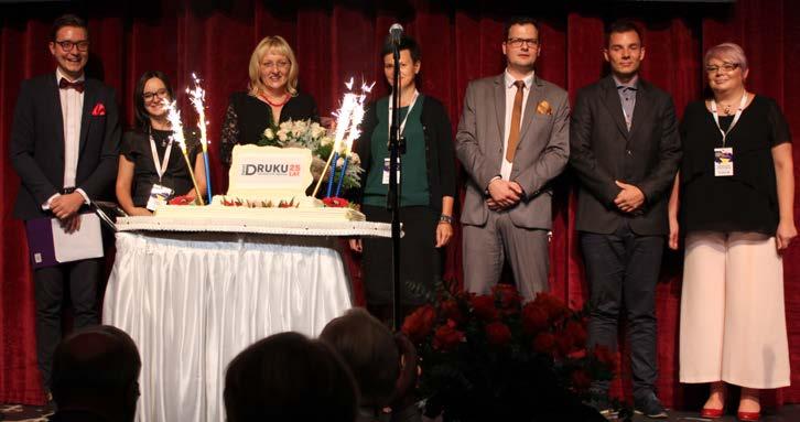 Jubileusz 25-lecia magazynu Świat Druku Zespół redakcyjny miesięcznika Świat Druku". Trzecia od lewej Jolanta Ziemniak-Ronke. 5 września 2018 r.