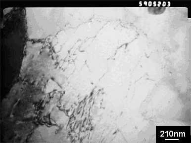a) b) Rys. 3. Mikrostruktura stali po wygrzewaniu w temperaturze 650 C: a) 3 000 h; b) 10 000 h Fig. 3. Microstructure of the steel after ageing at a temperature of 650 C: a) 3 000 h; b) 10 000 h a) b) Rys.