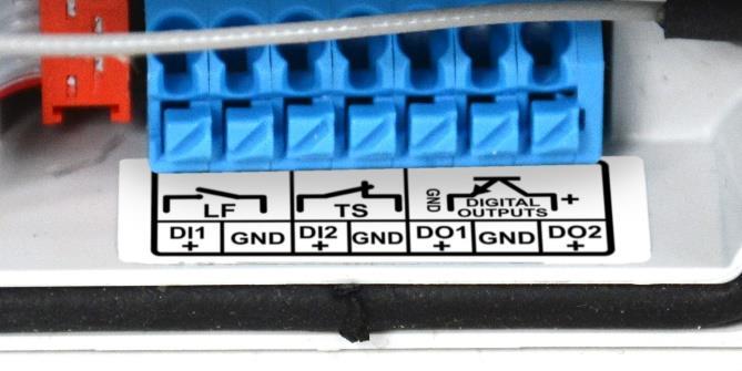 Przepust powinien być wkręcony w obudowę, z momentem maksymalnie 0,3 Nm (klucz 14mm).