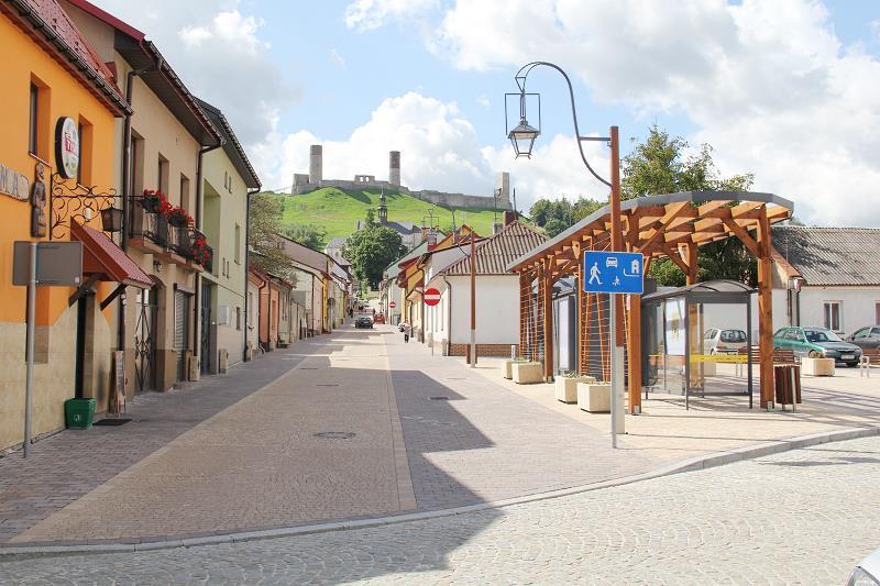 Łokietka Ułożenie nawierzchni brukowej, stylowe oświetlenie uliczne, zmiana organizacji ruchu (wyznaczenie strefy pieszej), modernizacja studni, budowa fontanny, poidełka,