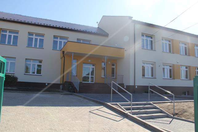 przedszkolnej na terenie gminy Chęciny. Przedmiotem projektu była budowa budynku przedszkola wraz zapleczem oraz infrastrukturą towarzyszącą tj.