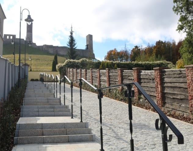 do Ścieżki Mnicha oraz przedłużenie zejścia w formie schodów terenowych i spoczników w obramowaniu z palisady kamiennej i murkach oporowych murowanych z kamienia łamanego i wykonanie oświetlenia.