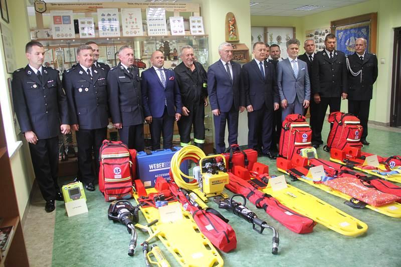 Remont połączony z modernizacją pomieszczeń na potrzeby świetlicy wiejskiej w Siedlcach oraz zakup niezbędnego wyposażenia Działanie 413 Wdrażanie lokalnych strategii rozwoju dla małych projektów, tj.
