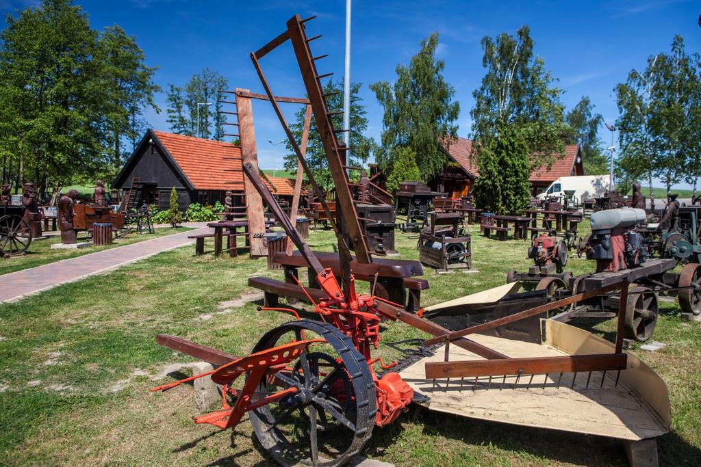 Ślesin - Spiżarnia Hrabiny Potulickiej odtwarza bogatą historię folwarku hrabiny Anieli Potulickiej, która dobra rodowe Potulice - Ślesin objęła w 1880 r. Majątek dziedziczki liczył ponad 6,5 tys. ha.