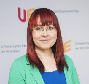 dr Anna Witek-Crabb Strategia rozwoju przedsiębiorstw i organizacji non-profit Zrównoważony rozwój organizacji Społeczna odpowiedzialność biznesu Zarządzanie małym i