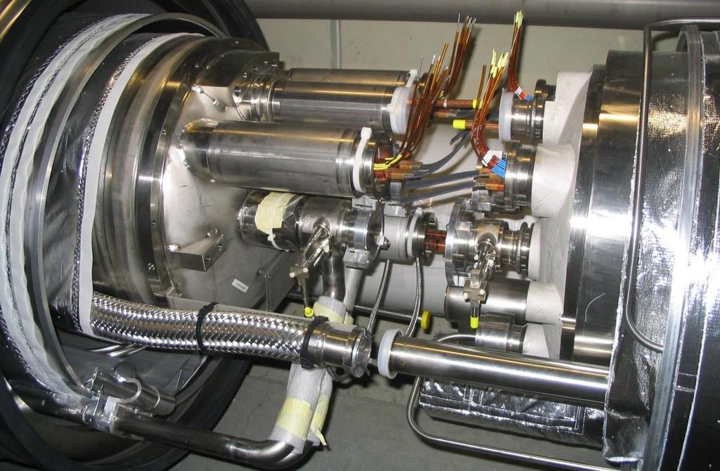 The LHC interconnections : a