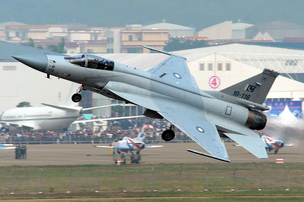 JF-17 Thunder w barwach Pakistanu. Fot. Peng Chen/wikipedia.com/CC BY-SA 2.