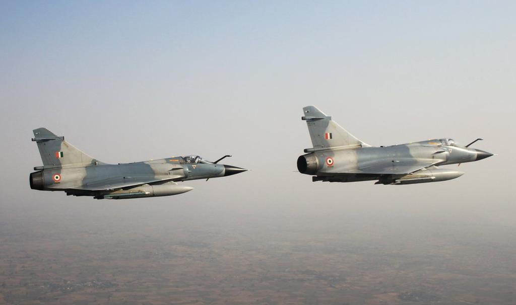 Główne bazy lotnicze to Prajagradź (dawniej Allahabad), Bamrauli, Bengaluru, Dundigal, Hakimpet, Hajdarabad, Jamnagar, Dźodhpur, Nagpur, Nowe Delhi i Shillong.