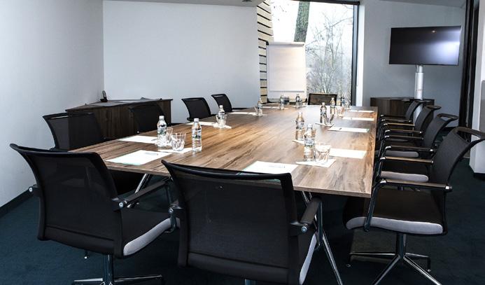 MEETING ROOM Meeting Room w Przystań Hotel&Spa Meeting Room świetnie sprawdza się w przypadku organizacji spotkań firmowych, biznesowych, narad czy
