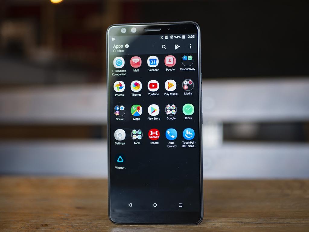 HTC Edge Sense 2 dojrzał Edge Sense mieliśmy okazje poznać w dwóch poprzednich modelach HTC. Dotąd można było przypisać jedną funkcję krótkiemu ściśnięciu i jedną dłuższemu.