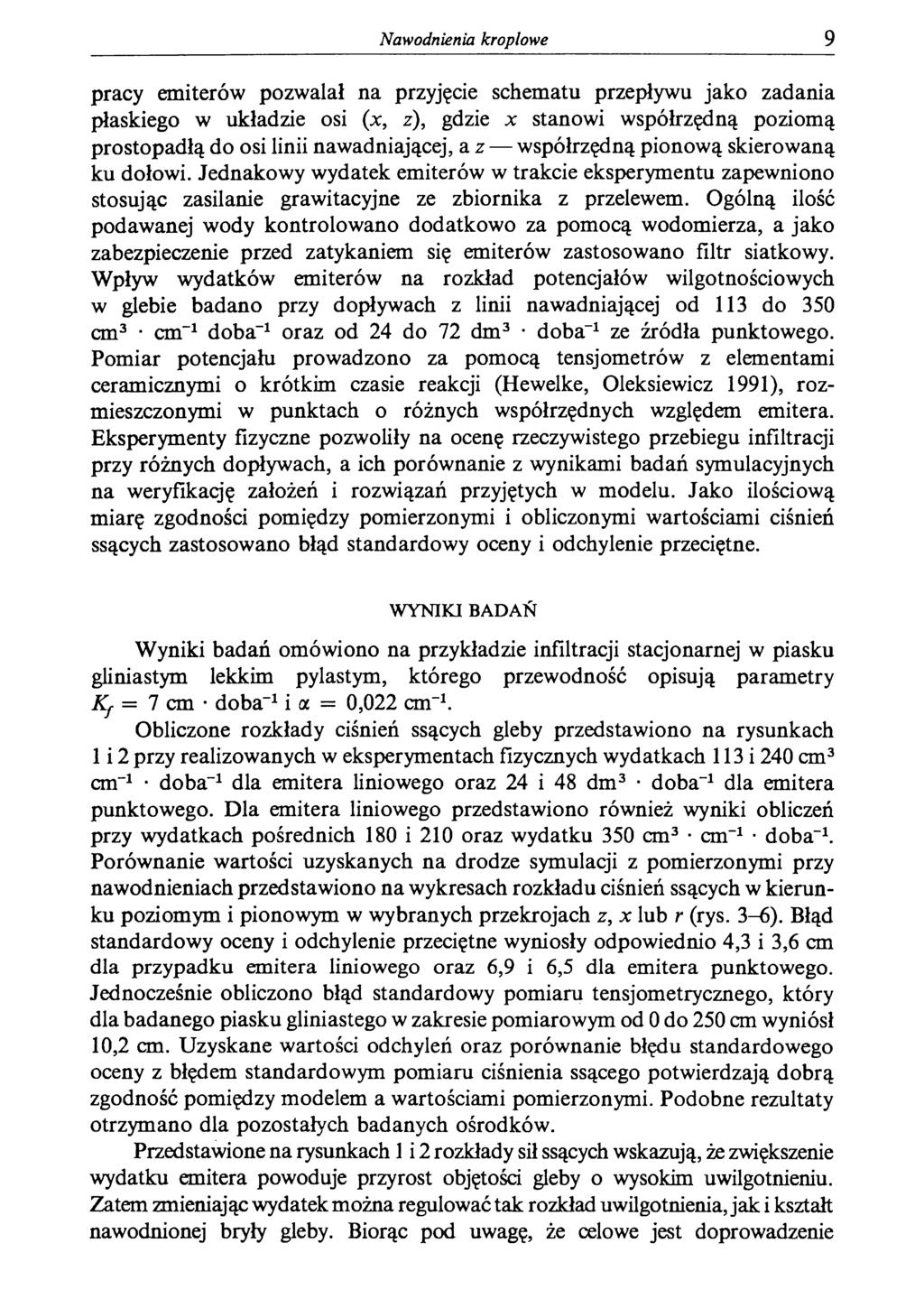 Nawodnienia kroplowe 9 pracy emiterów pozwalał na przyjęcie schematu przepływu jako zadania płaskiego w układzie osi (x, z), gdzie x stanowi współrzędną poziomą prostopadłą do osi linii