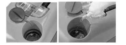 - 10 - PRZYGOTOWANIE DO PRACY Napełniania zbiornika wodą czystą Zdejmij pokrywę wlewu i wlej do zbiornika wodę zimną z płynem myjącym. UWAGA!