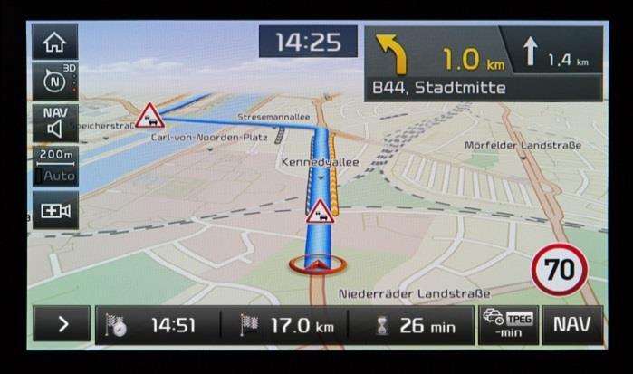 Spot Collision Warning (BCW) - system monitorowania martwego pola w lusterkach Kia Rear Cross Traffic Collision Warning (RTCW) - system monitorowania ruchu pojazdów podczas