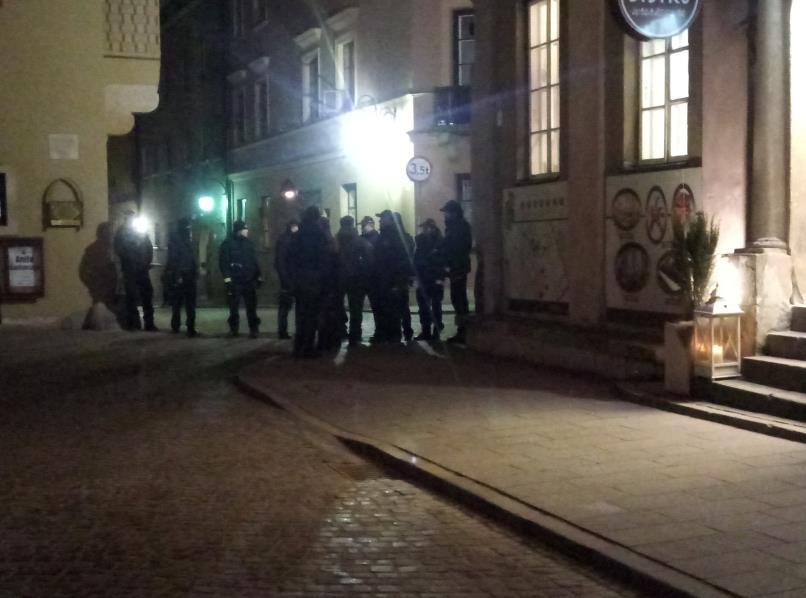 Zdjęcie: blokada przy ul. Jezuickiej, godz. 19:18 Zdjęcie: zabezpieczenie wzdłuż ul.