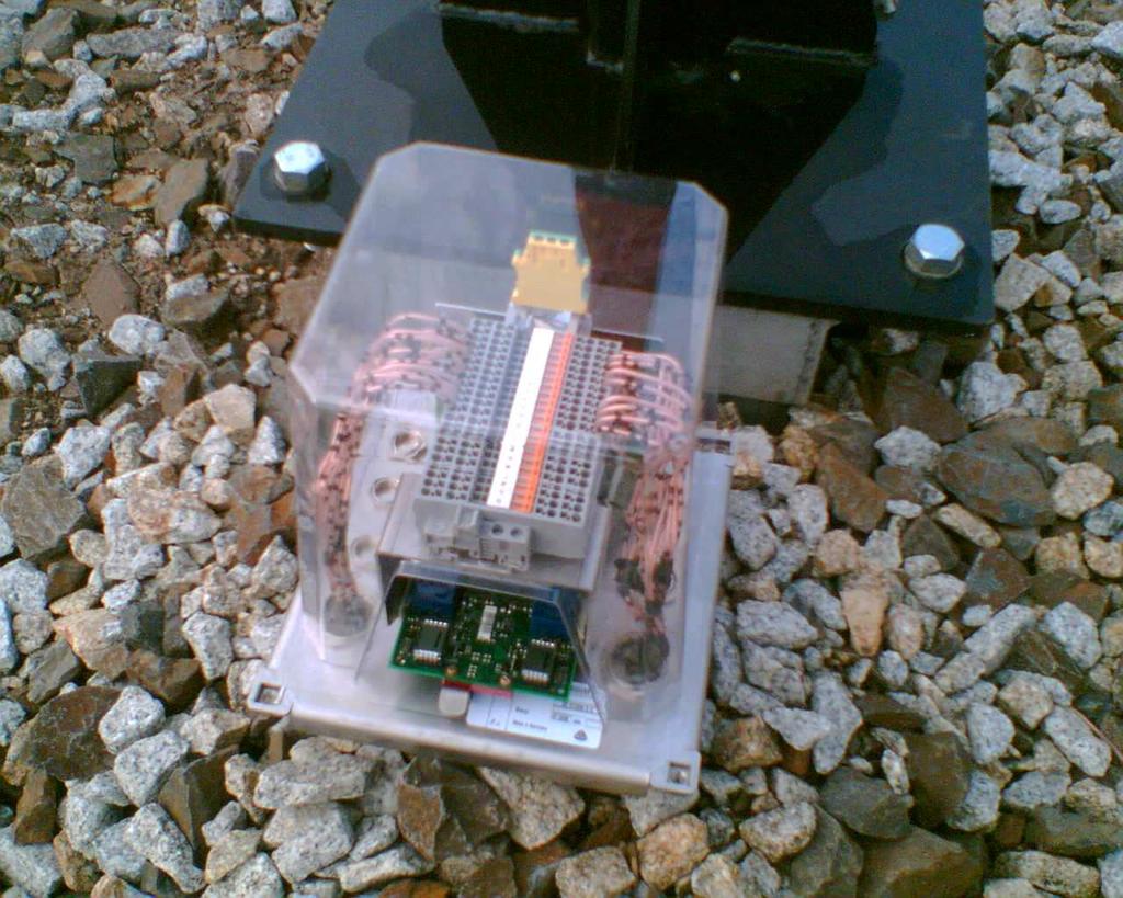 DOSTOSOWANIE SYSTEMU ZSB 2000 DO WYMAGAŃ PKP PLK S.A. 1593 Fot. 2 Moduł elektroniczny sygnalizatora świetlnego LSS-BG.