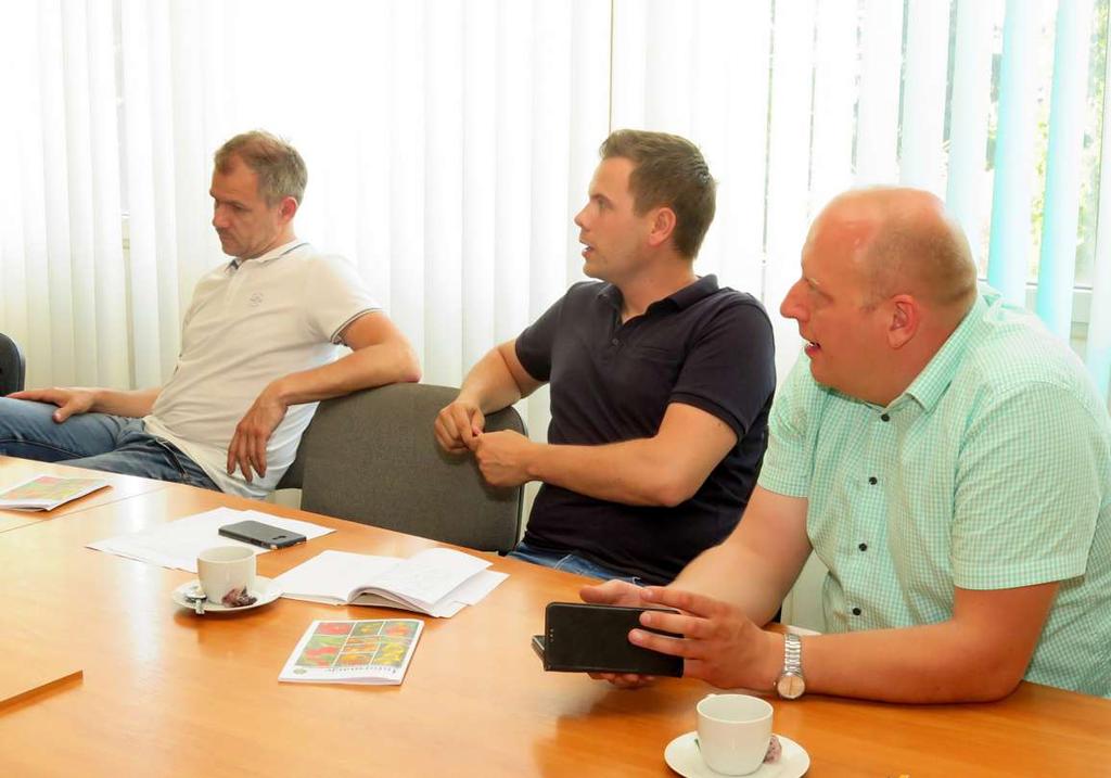uczniów klas geodezyjnych ZSB i studentów Uniwersytetu Technologiczno-Przyrodniczego w Bydgoszczy, znalazły
