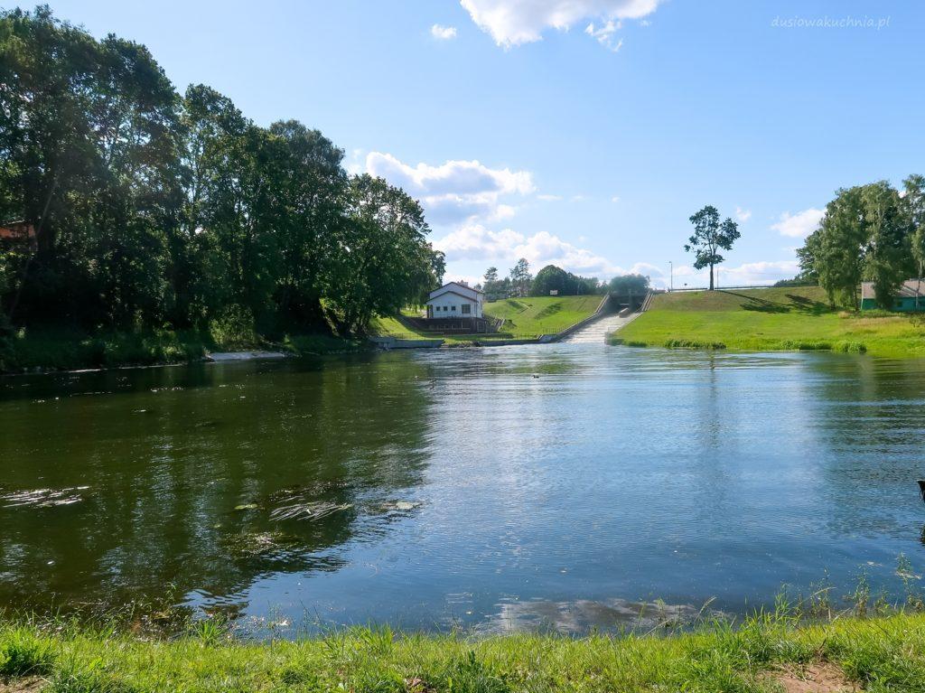 kierunku zapory nad rzeką Brdą. Okolica jest przepiękna, dlatego zamieszczam Wam kilka zdjęć, bo jest to idealne miejsce na spacer po obiedzie.