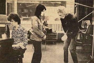 Po raz pierwszy nagrała tę piosenkę w 1979 roku z dwoma czonkami zespołu Sex Pistols: Stevem Jonesem i Paulem Cookiem. Ta pierwsza wersja była wydana przez Flashback dopiero w 1993 roku.