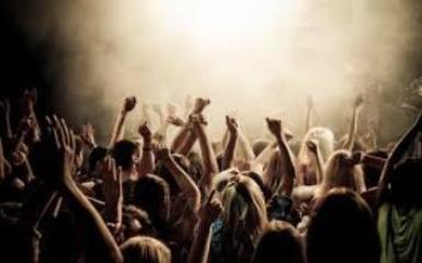 W czasach gdy tradycyjna rola kobiet w muzyce został obalona, przetworzona i odmieniona I Love Rock n Roll