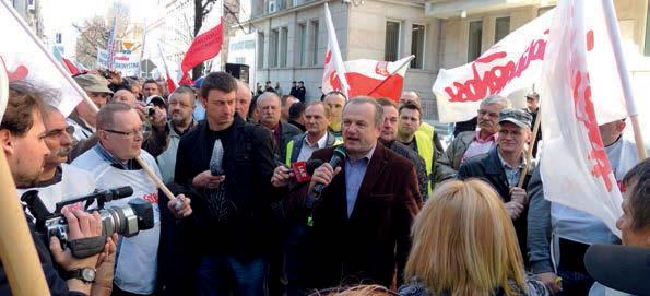 PRYWATYZACJA Zdjęcie udostępnił Poradnik Plantatora Buraka Cukrowego Rozmowa z panem Stanisławem Lubasiem, Przewodniczącym NSZZ Solidarność Krajowej Spółki Cukrowej S.A. Panie przewodniczący, związki zawodowe pracowników i plantatorów buraka cukrowego przeprowadziły akcję protestacyjną w Warszawie, domagając się zakończenia prywatyzacji KSC S.