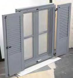 ambiente OKIENNICE ALUMINIOwe P 15 Biały panel z blachą ozdobną Kolor HM605 P 01 Gładki panel Kolor HM803 P 51 Panel z lamelami Kolor HDH 14 P 35 Panel i ramka ze szprosów Kolor HM716 P 45 Wersja