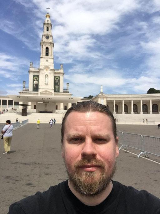 It was precisely on October 13, 1917, that Mary appeared to the three shepherd children in Fatima, asking that people pray the rosary every day, calling for constant penance and conversion.