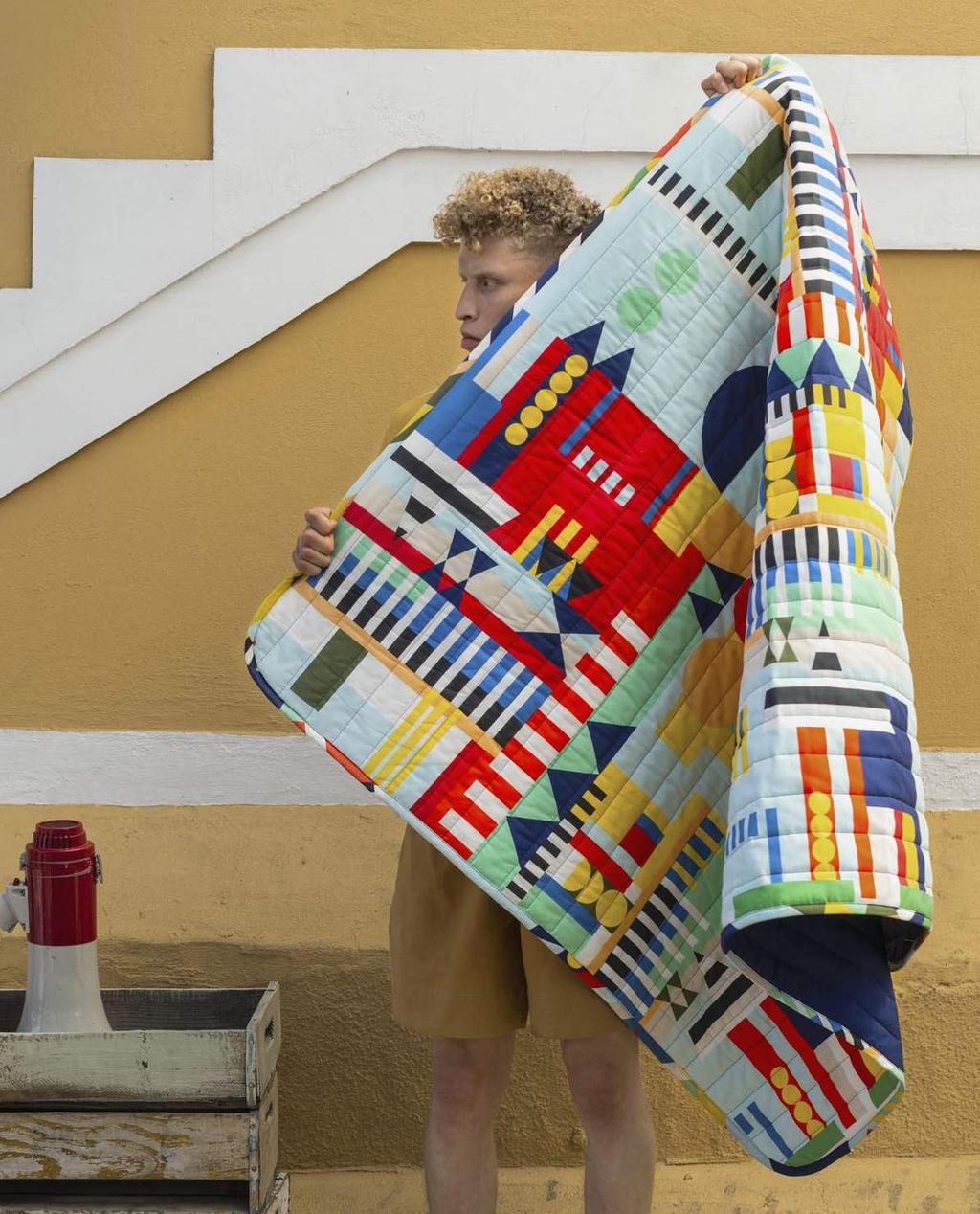 PH159120.jpg Renee Rossouw Ta artystka i architektka pochodząca z Kapsztadu od 12 roku życia marzyła o pracy w IKEA.