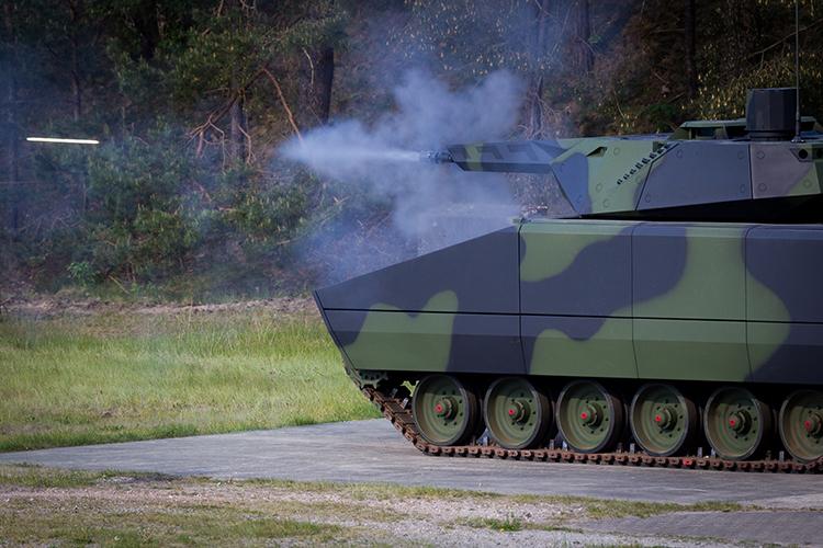 Lynx strzelający z