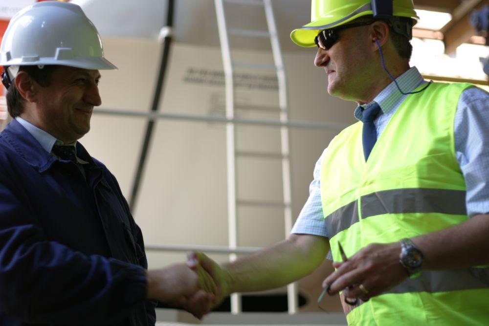 Plac budowy: prawa i obowiązki inspektora nadzoru Inspektor nadzoru to jedna z kluczowych postaci w procesie budowlanym. Spełnia równie istotną rolę jak inwestor, projektant czy kierownik budowy.