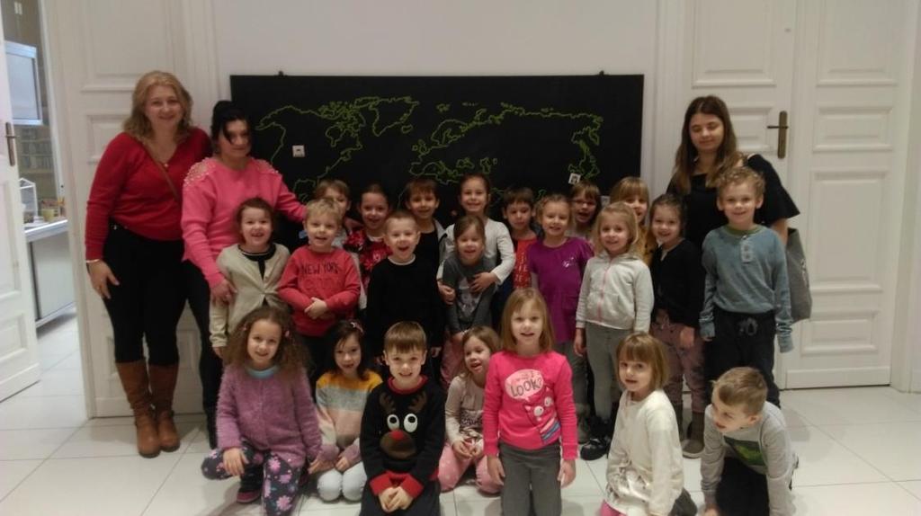 4 stycznia w przedszkolu odbył się koncert muzyczny na bębny i sprężyny pt. "Tańcz i skacz", w którym Stonogi brały również udział.