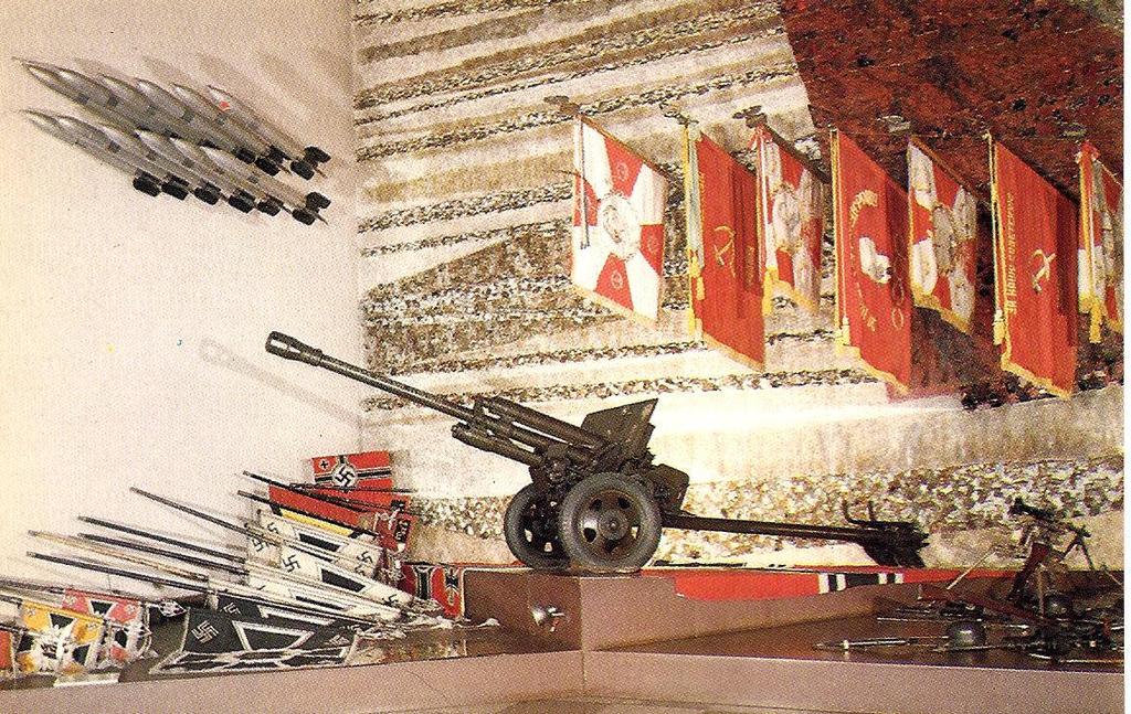 Zespół Ekspertów MON obradował w Muzeum Wojska Polskiego w pomieszczenie obok ówczesnej Sali Zwycięstwa, co miało niespodziewany wpływ na przebieg prac.