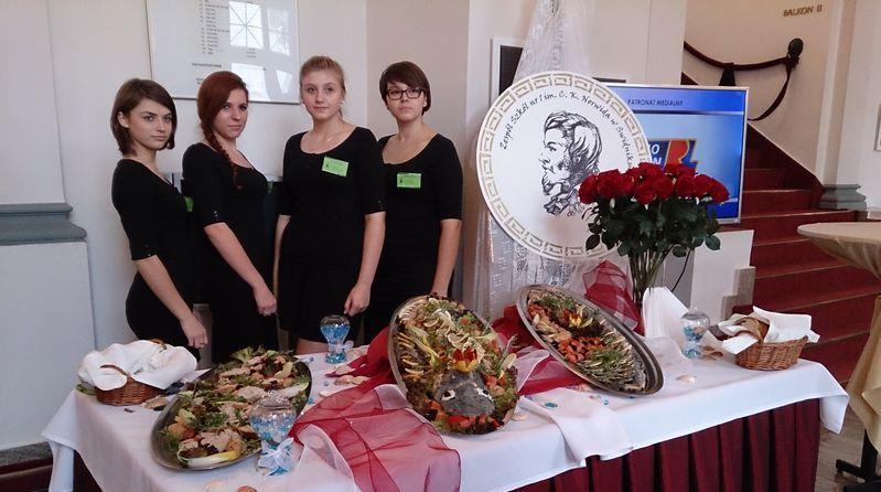 TECHNIK ŻYWIENIA I USŁUG GASTRONOMICZNYCH Zawód, który: daje możliwość