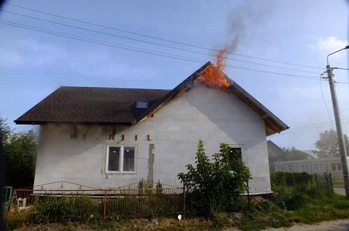 3-go maja, pożar średni budynku mieszkalnego w trakcie