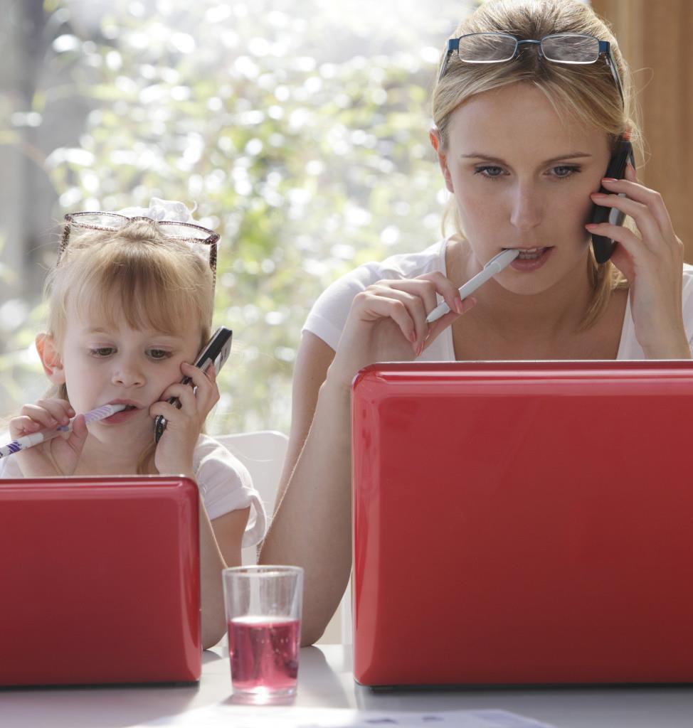 > wszyscy gimnazjaliści korzystają z Internetu (tylko 0,7% nie korzysta w ogóle). 80 proc. z nich korzysta z Internetu wiele razy dziennie lub przez cały czas.