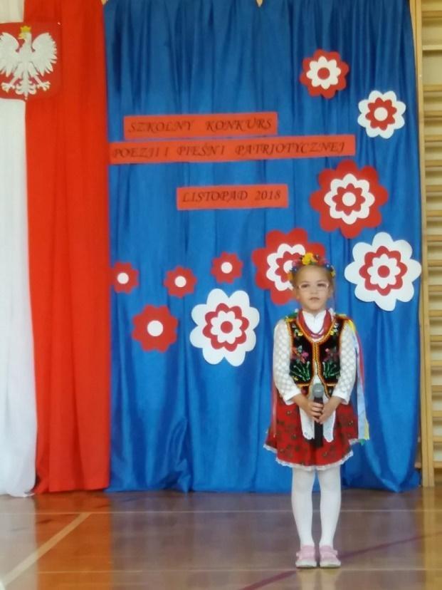 Oprócz Hymnu Polski uczniowie słuchali pięknych piosenek o naszej ojczyźnie i jedną z nich wybrali do wspólnej nauki.