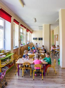 Szkoła Podstawowa Nr 1-156.690,04 zł - remont sal szkolnych na I kondygnacji i parterowej (utworzono 2 grupy przedszkolne). Dokonano również wymiany oświetlenia, Szkoła Podstawowa Nr 2 61.