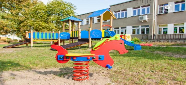 350 zł wykonano koncepcję i projekt budowlano wykonawczy parterowego budynku przedszkola połączonego z budynkiem szkoły o powierzchni użytkowej ok. 400 m 2, Szkoła Podstawowa w Ogardach 2.016.