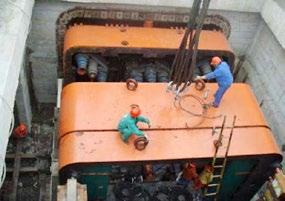Na rycinie 10 pokazano tarczę DOT, a na rycinie 11 schemat uzyskiwanych przekrojów poprzecznych, który porównano z dwoma osobnymi tunelami o przekroju koła oraz jednym znacznie większym, w który