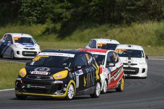 KIA Lotos Race Rok 2016 to kolejne zmiany w karierze kierowcy wyścigowego Bartosza Paziewskiego i wypłynięcie na głęboką wodę.