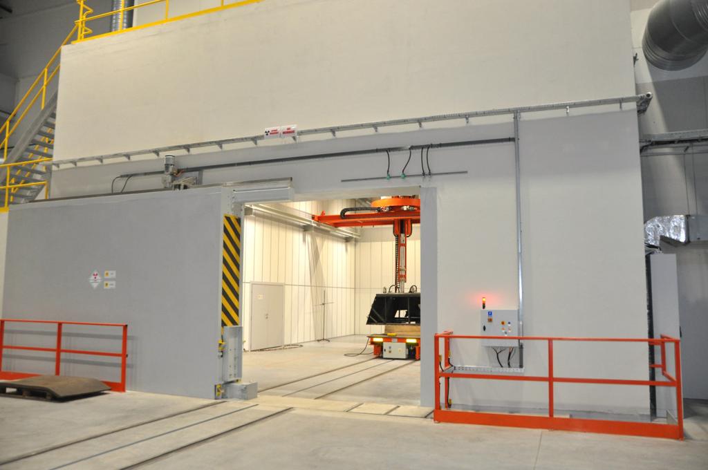 Unikatowa w polskim przemyśle komora do badań rentgenoskopowych spawanych elementów pozwalająca na prześwietlanie struktur o wymiarach 4x10x2,5 m i o masie do 15 ton, działa już od końca ubiegłego