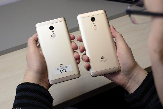 W dodatku dolna krawędź jest nieco szersza, więc Xiaomi mogło postarać się o umieszczenie tam przycisków nawigacji. Redmi 5 Plus naprawdę dobrze leży w dłoni i nie jest za gruby.