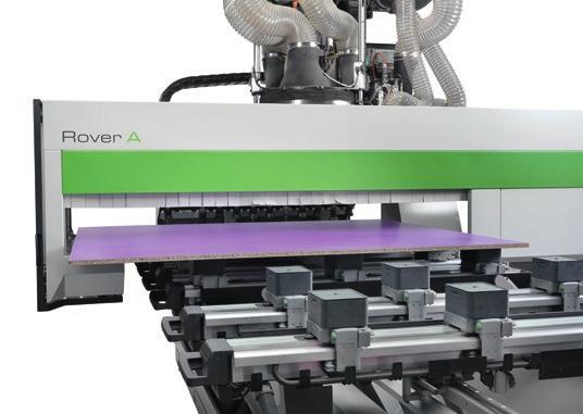 MOŻLIWOŚĆ OBRÓBKI WIELKOFORMATOWEJ Przejście płyt równy 245 mm, jedyny w swojej