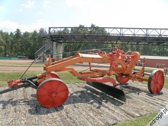 206-208) Koła równiarki