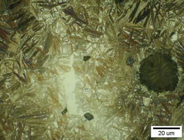 0 o C (90min), b - 300 o C (30min) + 250 o C (60min) Fig. 2. The microstructure of two stage austempered cast iron: a - a 300 o C (10min) + 250 o C (90min), b - 300 o C (30min) + 250 o C (60min) Rys.