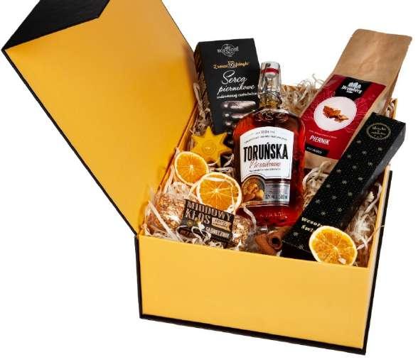 słonecznikiem, 45 g Świeczka z wosku pszczelego w kształcie gwiazdki 129,00 zł Wymiary zestawu: 350x260x120 mm Toruńska Czysta, 40% vol.