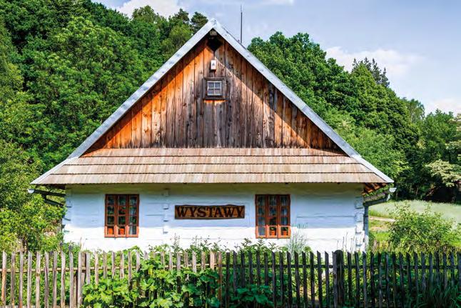 Muzeum otwarte jest przez cały rok. Cerkiew w Równi powstała w pierwszej połowie XVIII wieku. Jako świątynia greckokatolicka funkcjonowała do 1951, kiedy ukraińscy mieszkańcy wsi zostali wysiedleni.