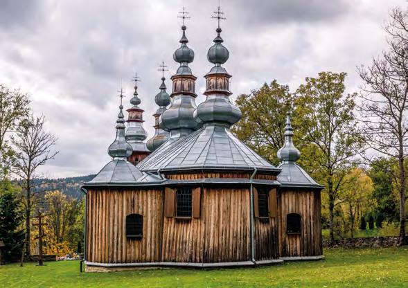 BIESZCZADY LIFESTYLE Drewniana cerkiew pod wezwaniem św. Michała Archanioła w Turzańsku wzniesiona w latach 1801 1803. Wpisana na Listę Światowego Dziedzictwa UNESCO.