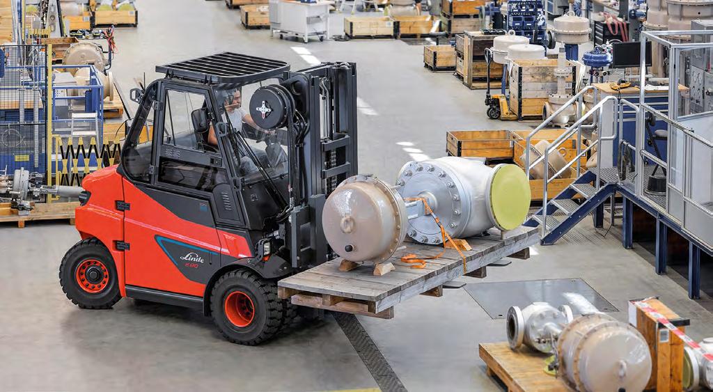 NEWS WÓZKI Z ZASILANIEM LI-ION PEŁNA GAMA WÓZKÓW Z ZASILANIEM LITOWO-JONOWYM Linde Material Handling uzupełnia portfolio swoich produktów litowo-jonowych WYPEŁNILIŚMY OSTATNIĄ LUKĘ: NAJ- CIĘŻSZE